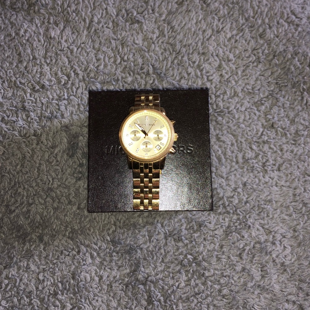 FLASH SALE! ⚡️Michael Kors watch MK5676
